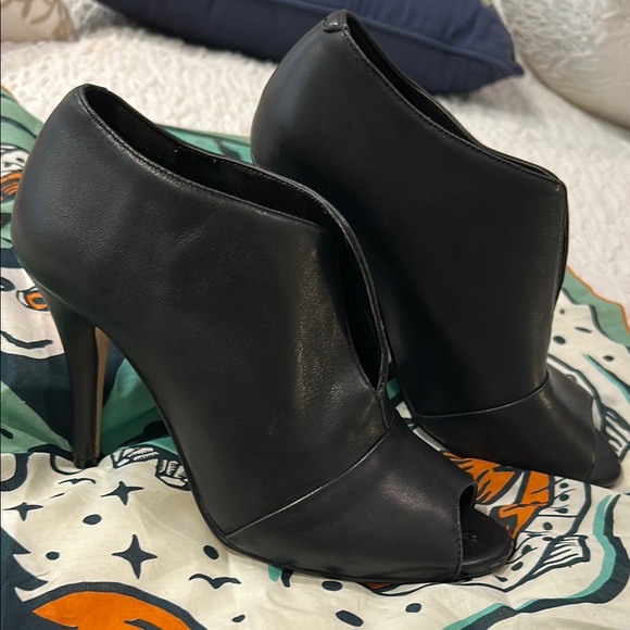 Nine West Shoes - Nine West Black Heeled Boots Modern Versatile Design